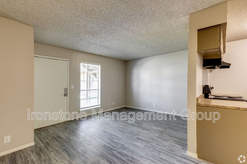 Tulsa House: 4649 S Darlington Ave