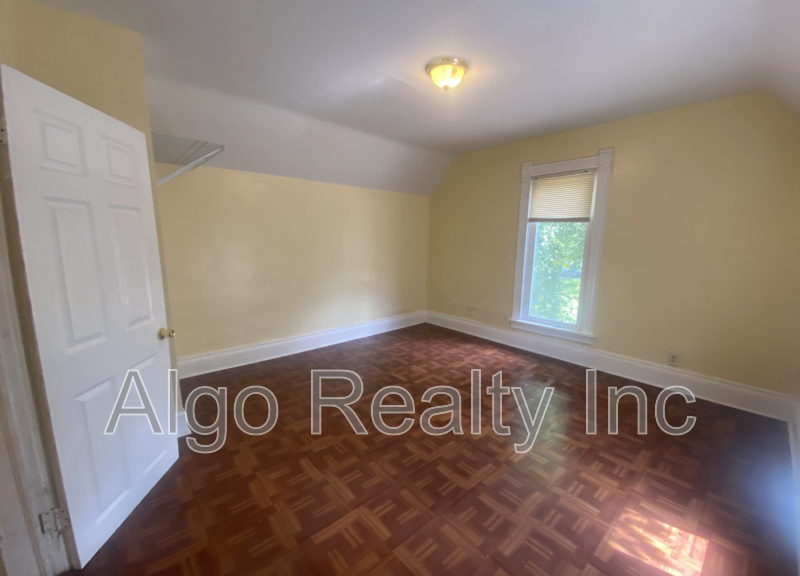 Minneapolis House: 2117 Illion Ave N