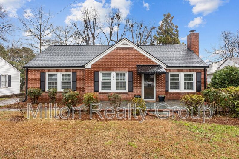 Lillington House: 1005 S 8th St