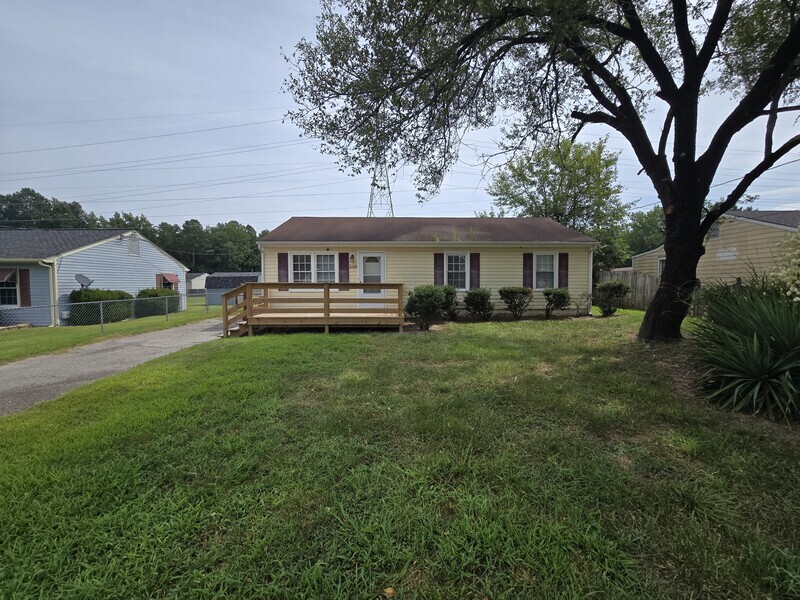 South Chesterfield House: 21009 Butler Ct