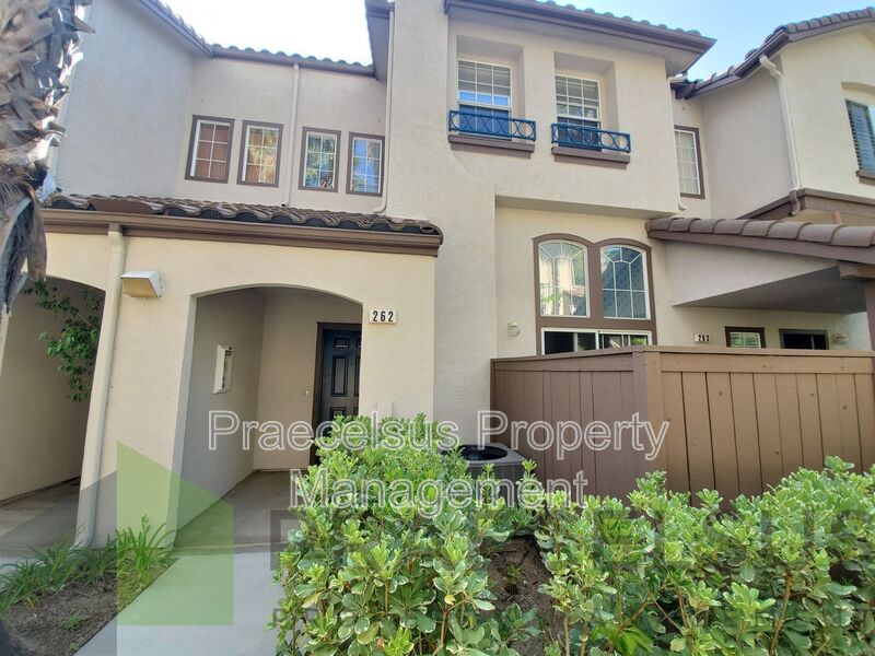 San Diego Townhome: 10304 Wateridge Circle