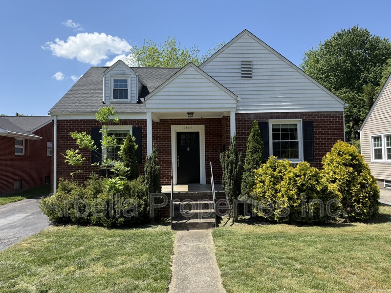 Kingsport House: 1437 Valley St