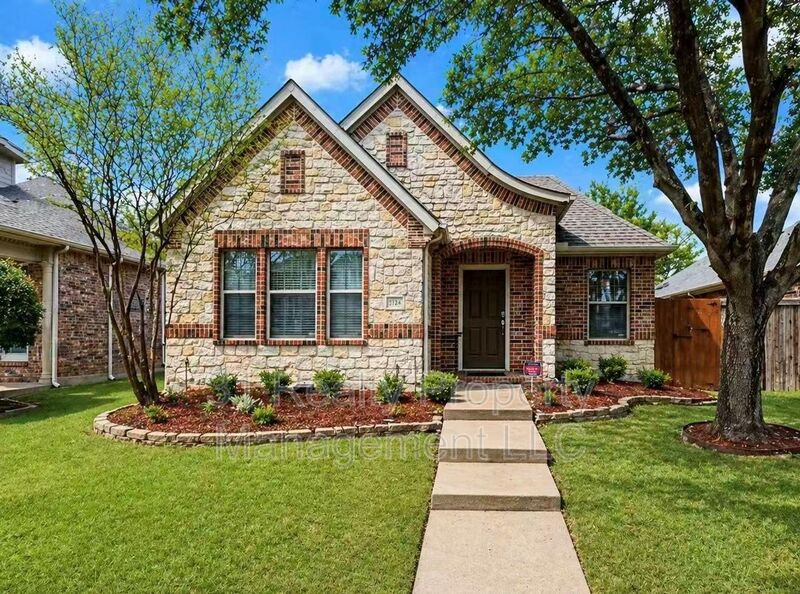 McKinney House: 5324 Oakley Rd