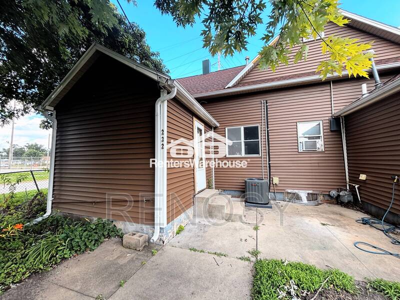 West Des Moines Condo: 232 1st St