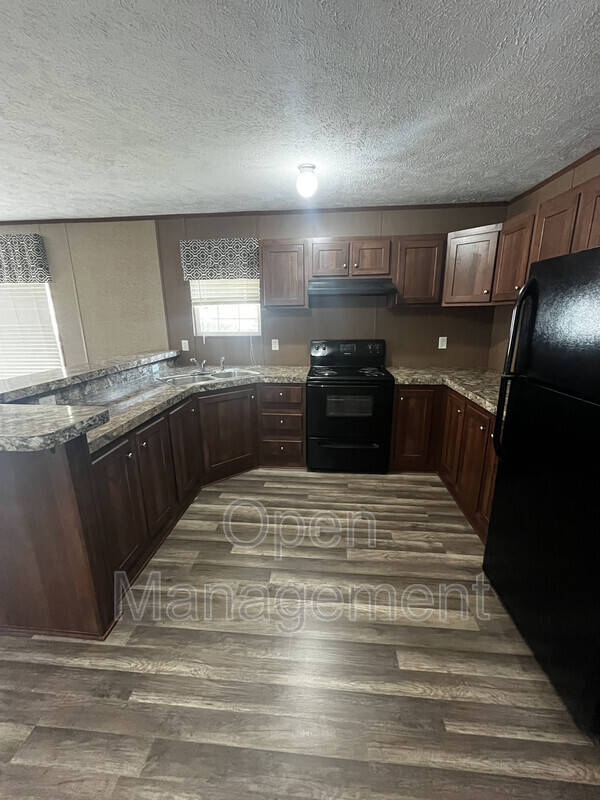 Republic House: 7534 Us-60