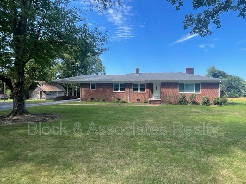 Asheboro House: 1452 Cox Brothers Rd