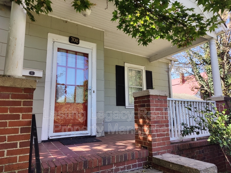 Winston Salem House: 708  Broad St S.