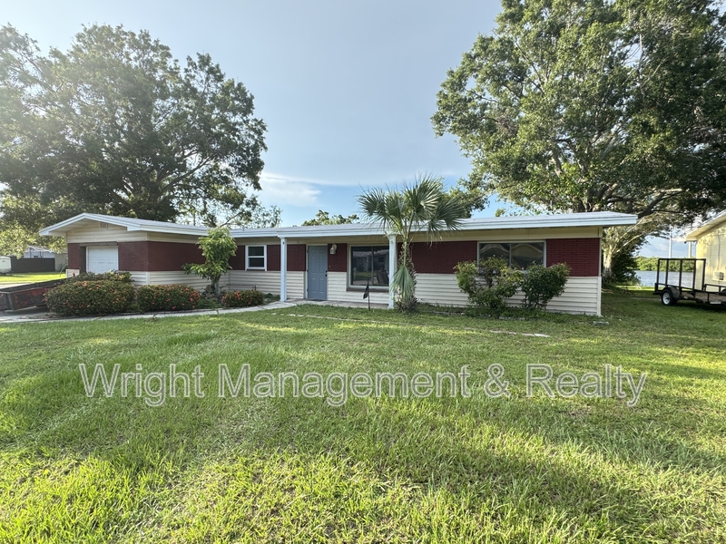 Oldsmar House: 427 Country Club Drive