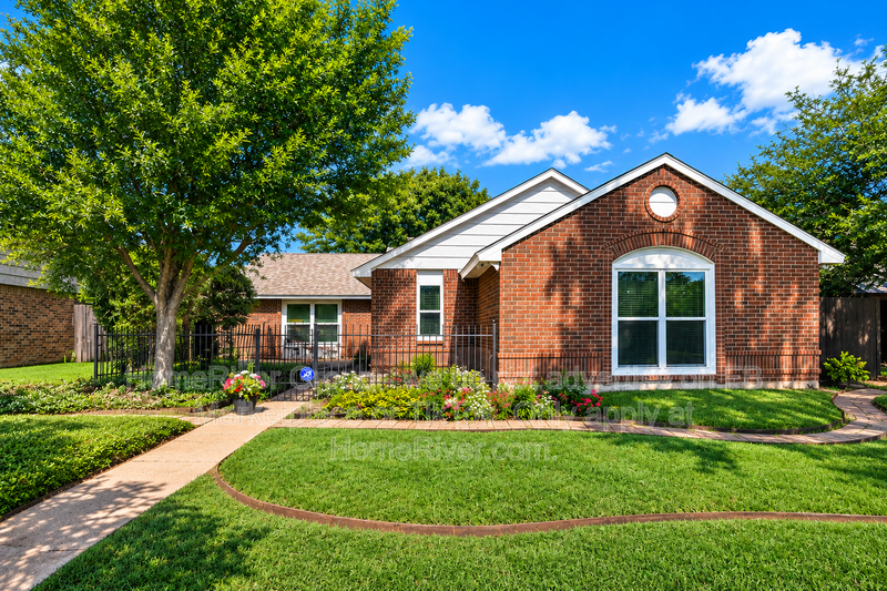 Dallas House: 9112 Shiloh Rd