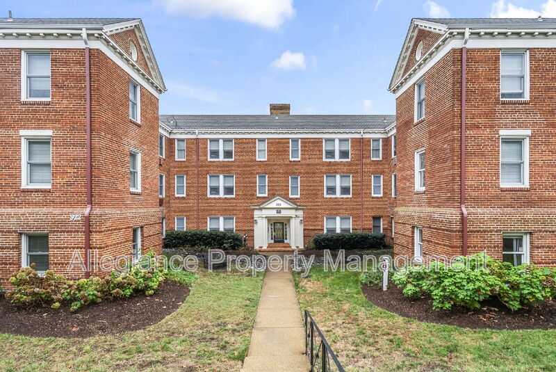 Alexandria House: 922 S. Washington Street