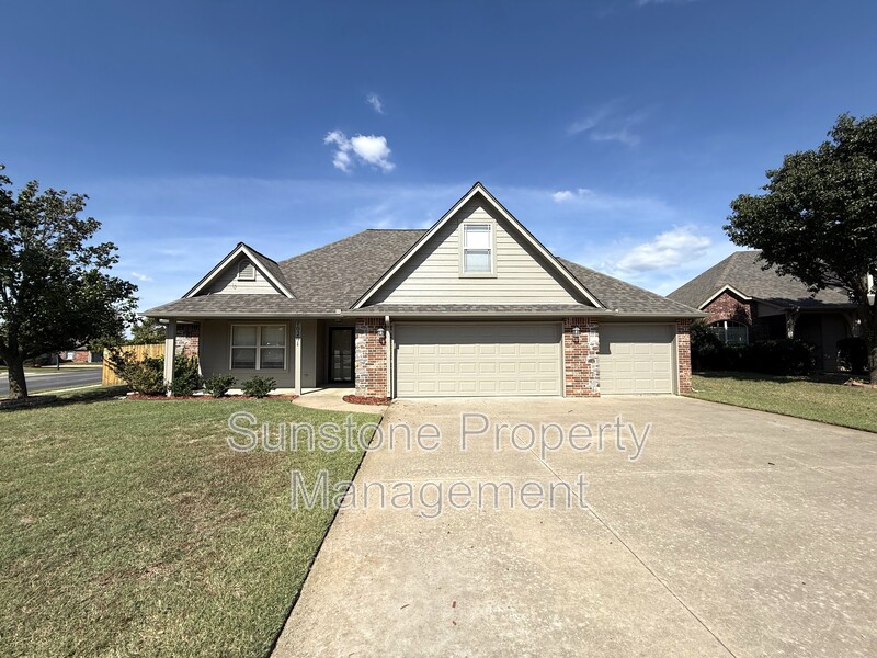 Owasso House: 10201 E 100th Pl N