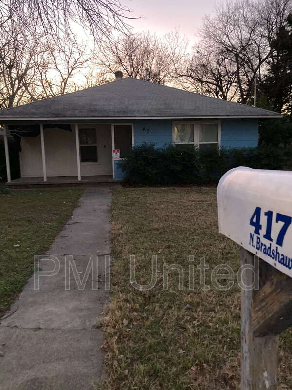 Denton House: 417 North Bradshaw Street