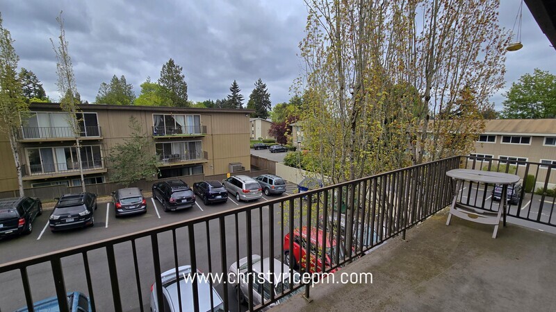 Kirkland Condo: 11010 NE 68th St