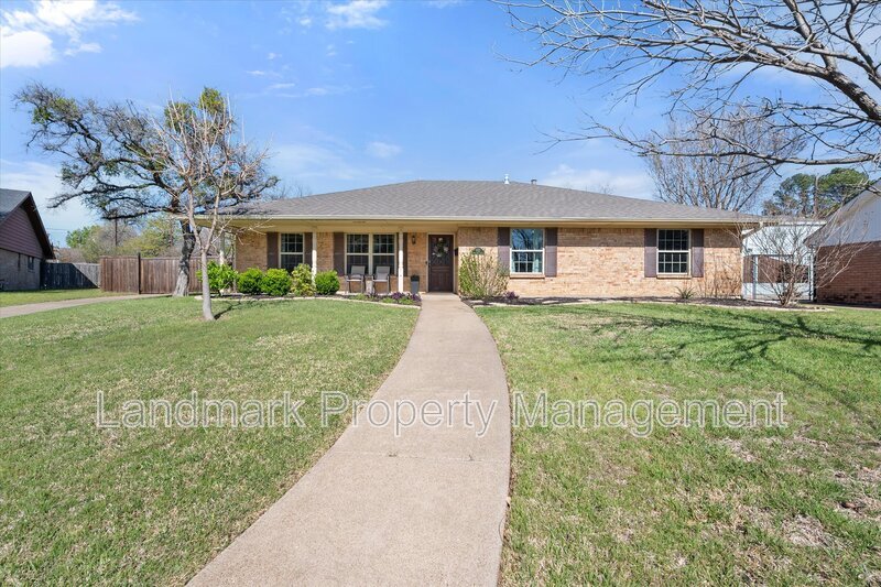 Irving House: 1415 Moss Rose Circle