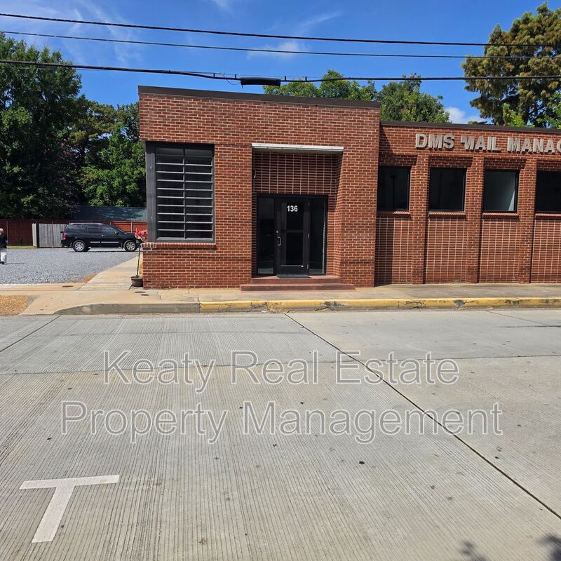 Lafayette House: 136 E Cypress St