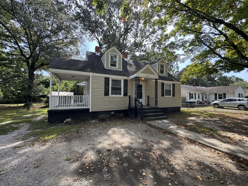 Richmond House: 1215 Richeson Ave