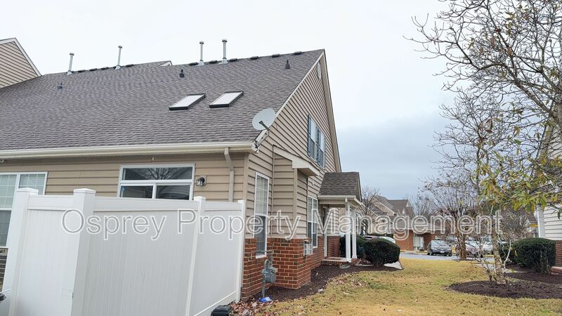 3BR Townhouse Condo with Garage "ASK ABOUT OUR ZERO DEPOSIT" - Photo 17