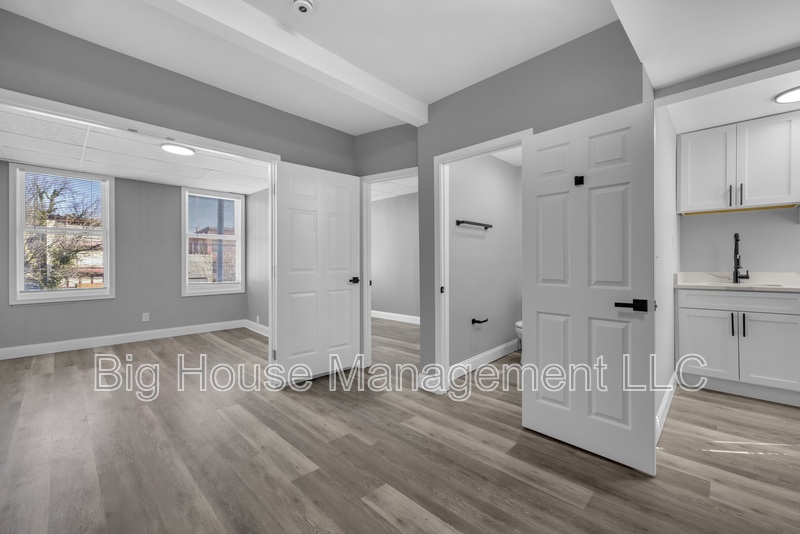 Baltimore Condo: 1725 Hollins St