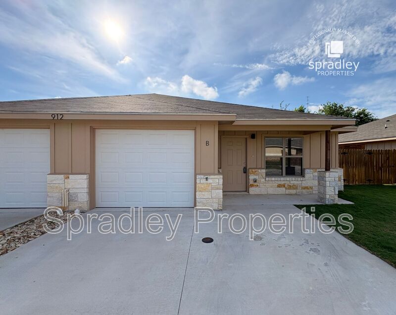 Belton Condo: 912B Mason Dr