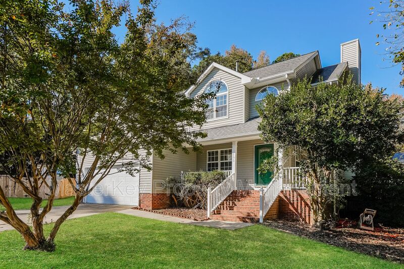 Cary House: 105 Grandtree Ct