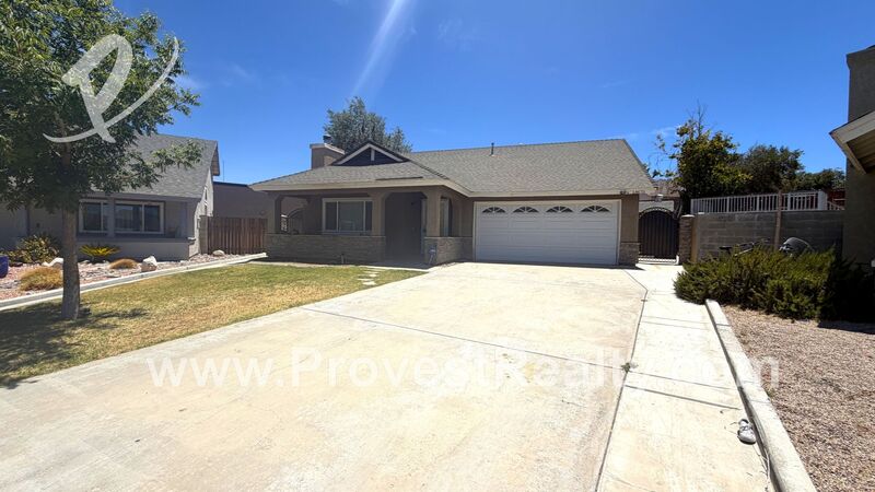 Victorville House: 13675 Ruby Circle