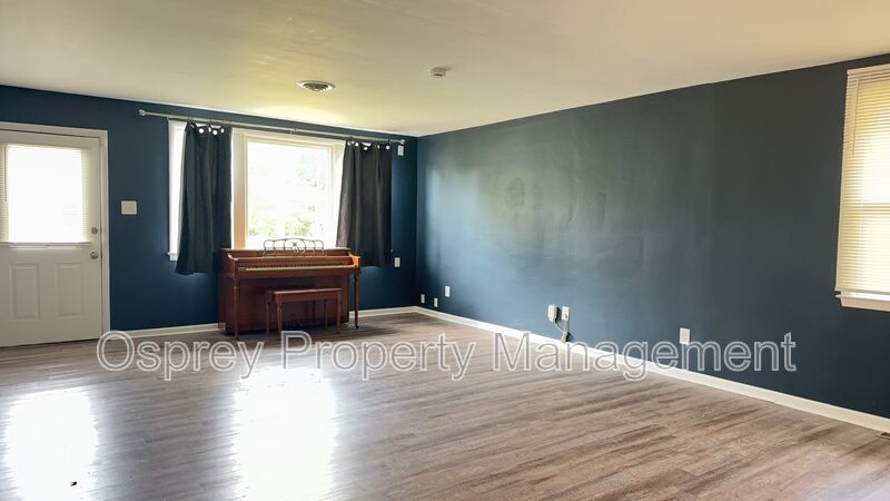 Well-Maintained 3-Bedroom Home with Fenced Backyard & Assigned Parking in Central Chesapeake - Photo 5