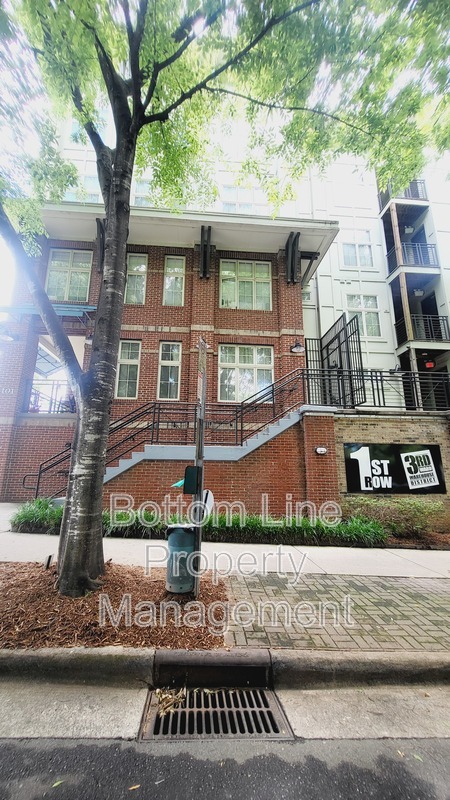 Charlotte Condo: 1101 W 1St St