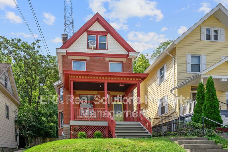 Cincinnati House: 421 Dorchester Ave.
