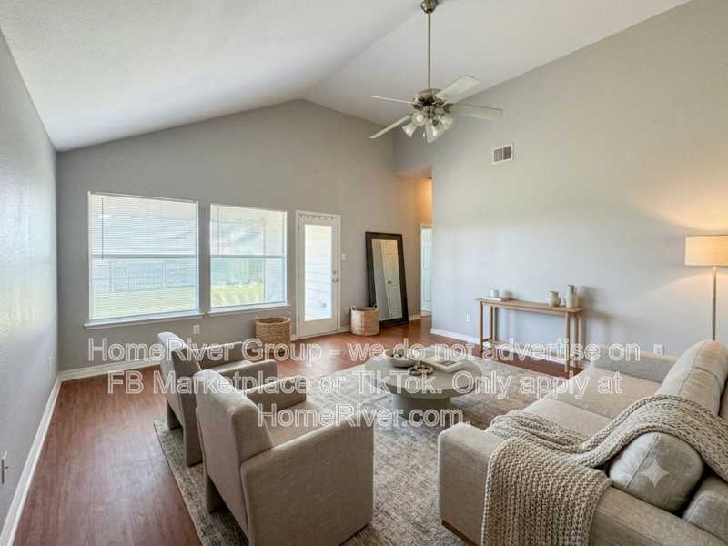 Anna House: 313 Charleston Dr
