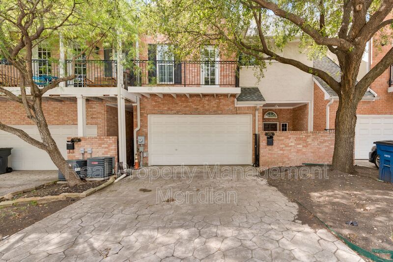 Dallas House: 5724 LaVista Dr