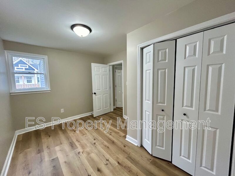 Newly renovated 2 bedroom, 1 bath home with detached garage!! - Photo 15