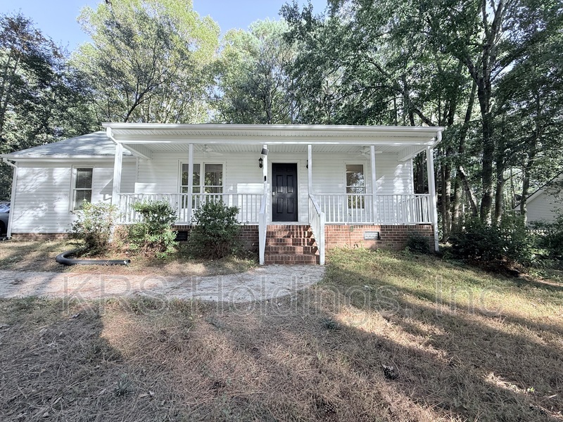 Zebulon House: 1118 Country Club Lane