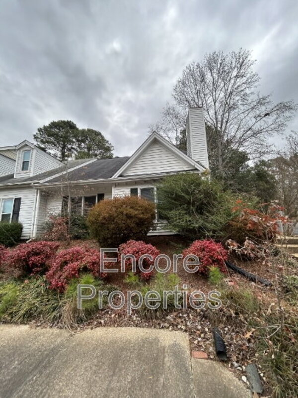 Garner Townhome: 100 Towne View Trail
