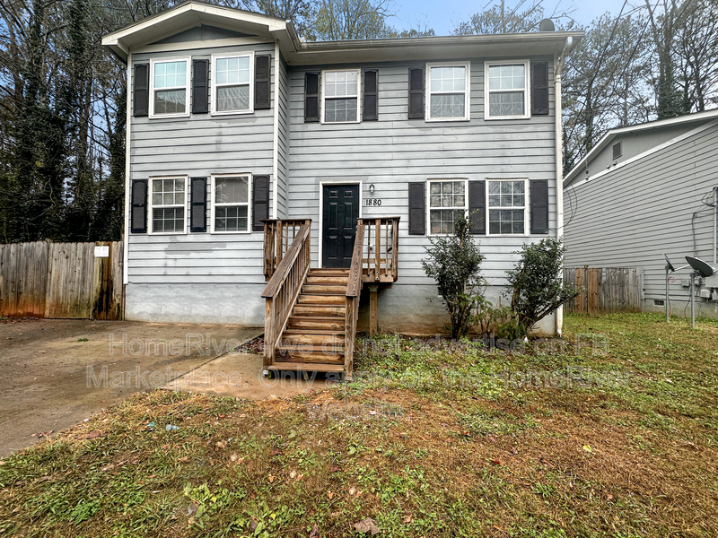 Decatur House: 1880 Shamrock Dr