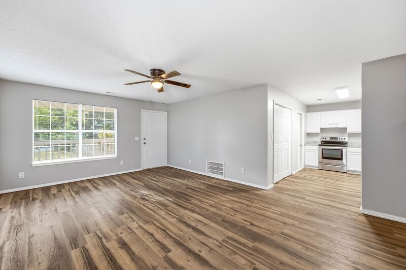 Bentonville House: 302 Parkcrest Dr