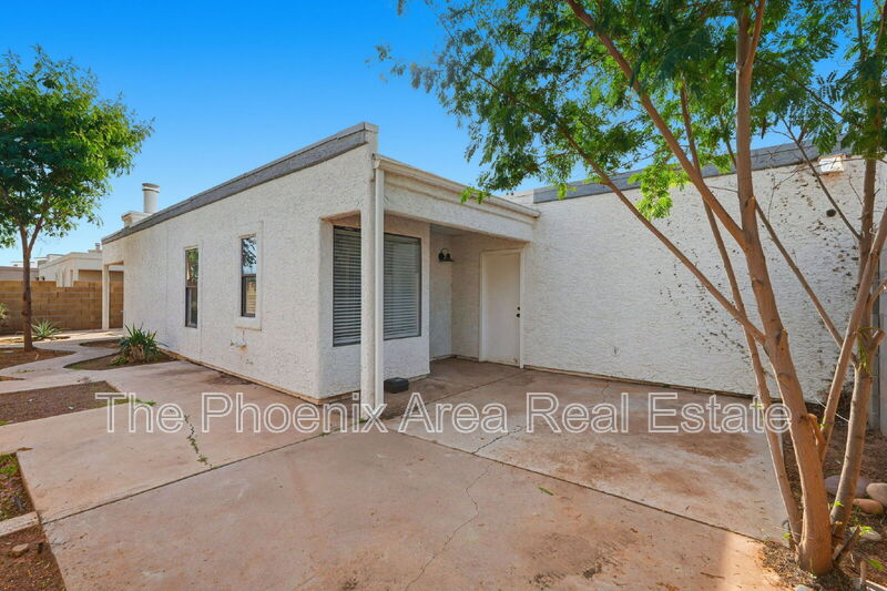 Mesa House: 1366 W Keats Ave