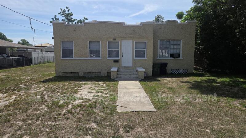 Winter Haven House: 601 SE 2nd Street