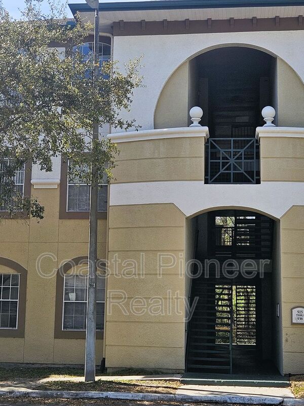 Tampa Condo: 17112 Carrington Park Dr