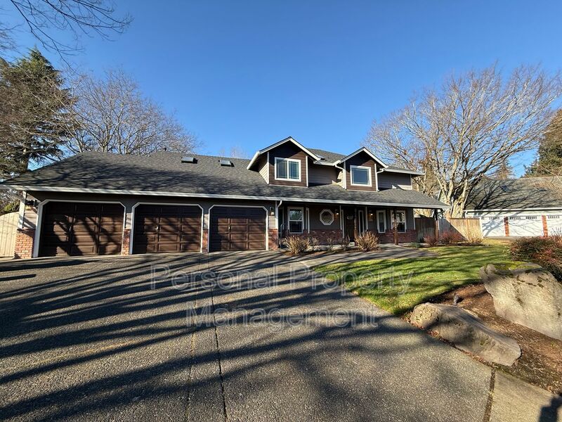Vancouver House: 2420 SE 133rd Ct