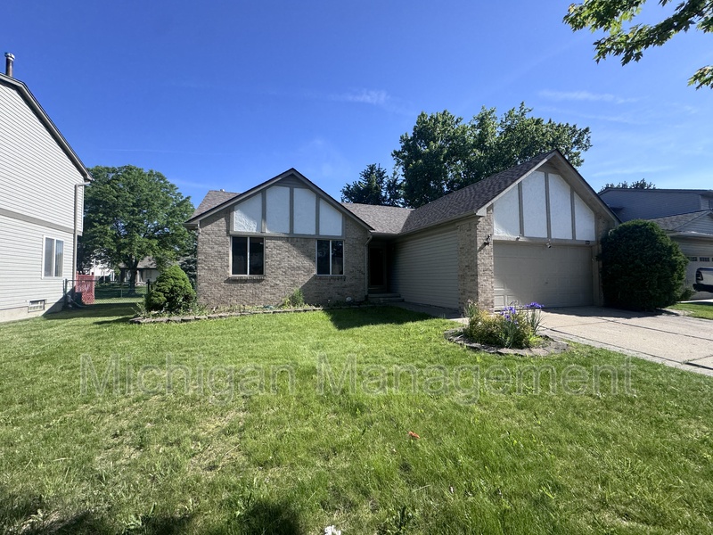 Troy House: 173 Algansee Dr