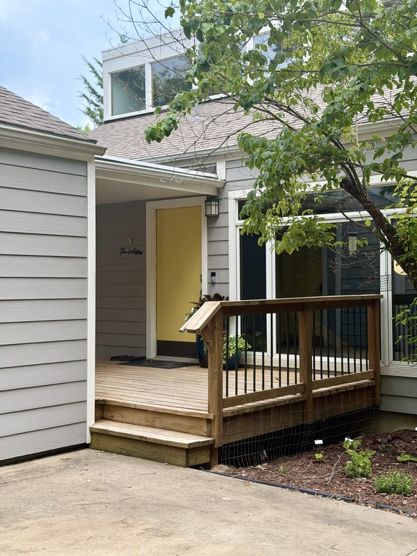 Lawrence House: 2708 Stratford Road