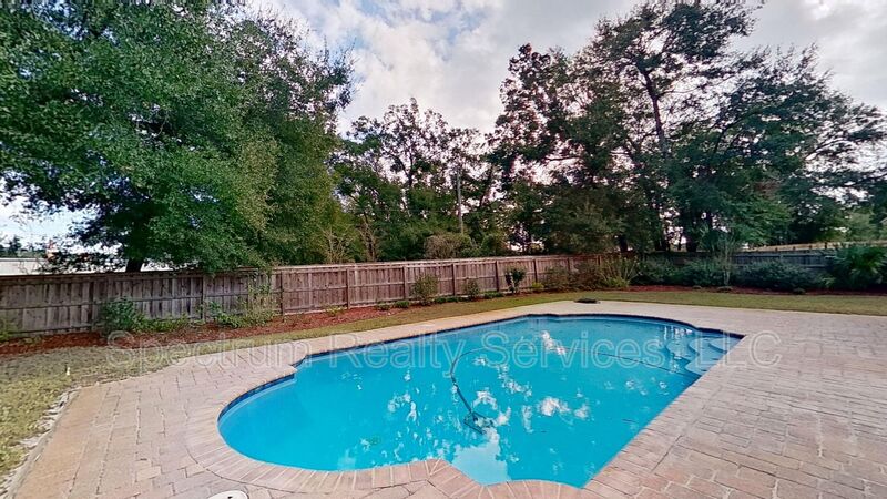 Jacksonville House: 998 Rock Bay Dr.