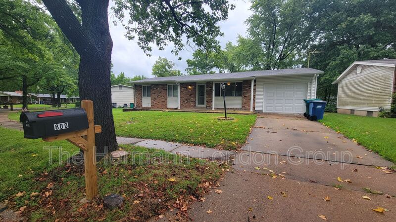 St. Louis House: 800 Laredo Avenue