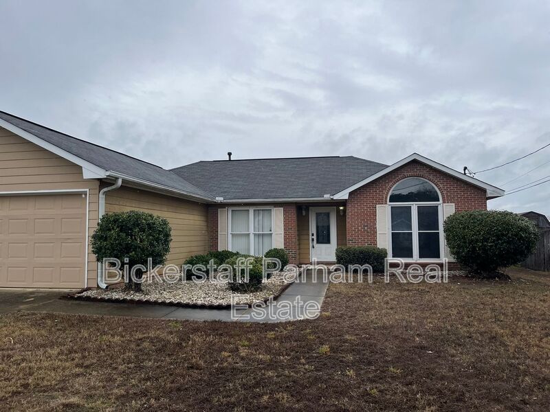 Columbus House: 165 Sweetwater Dr