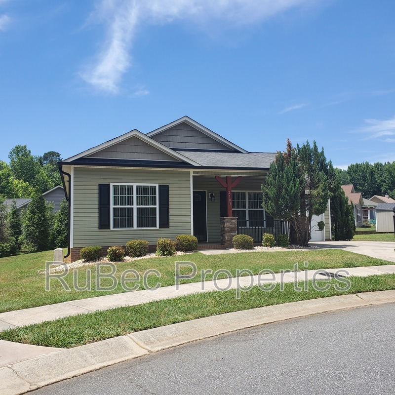 Salisbury House: 2103 Chantilly Lane