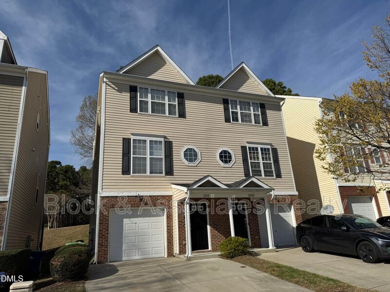 Raleigh House: 2212 Persimmon Ridge Drive