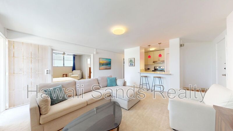 Honolulu House: 2442 Kuhio Ave