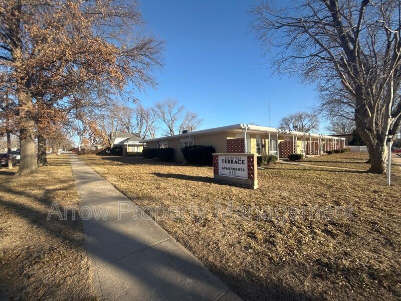 Hebron House: 915 Lincoln-3