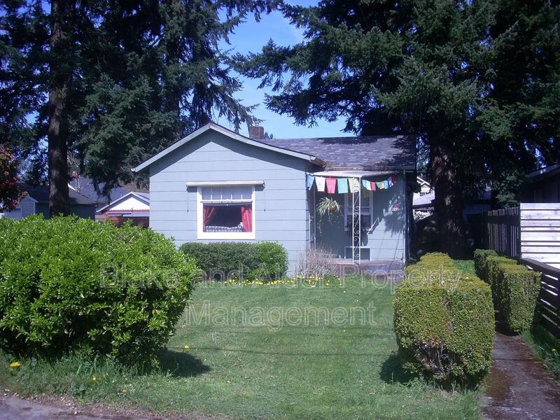 Portland House: 5923 SE Harold St