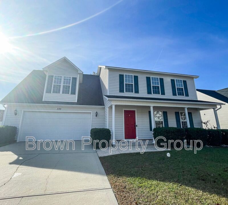 Raeford House: 370 Fairfield Cir